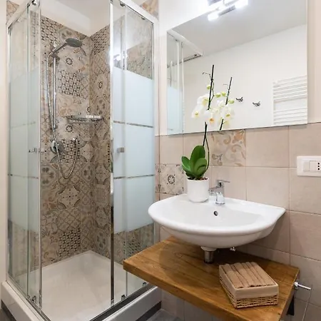 Lovely With Balcony Apartman